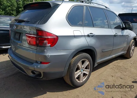 2011 BMW X5 xDrive35D z USA, uszkodzony, nr VIN 5UXZW0C56BL656118